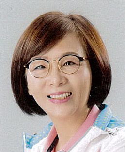 李翁月娥 portrait