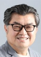 李中 portrait